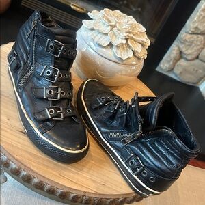 Ash SOLD OUT Vangeliz Leather High Top
Sneaker Black
Size 41